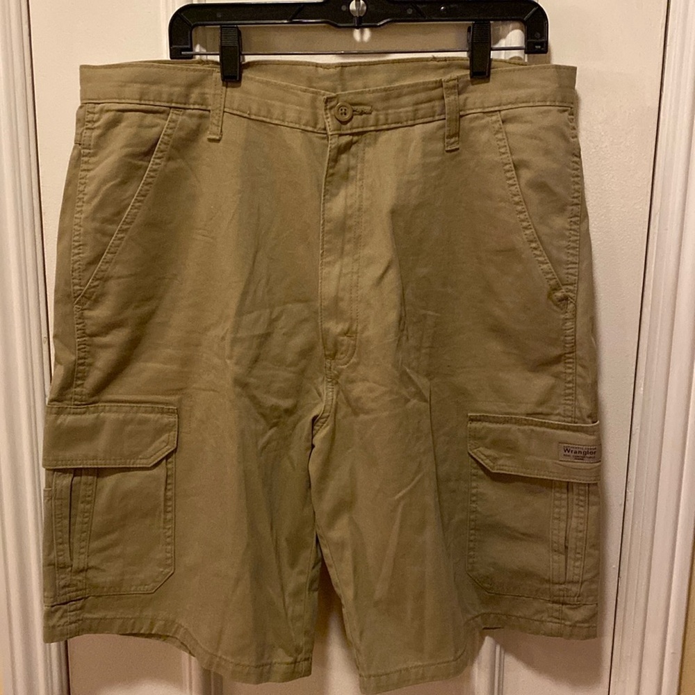 Men’s Wrangler Tan Cargo Shorts